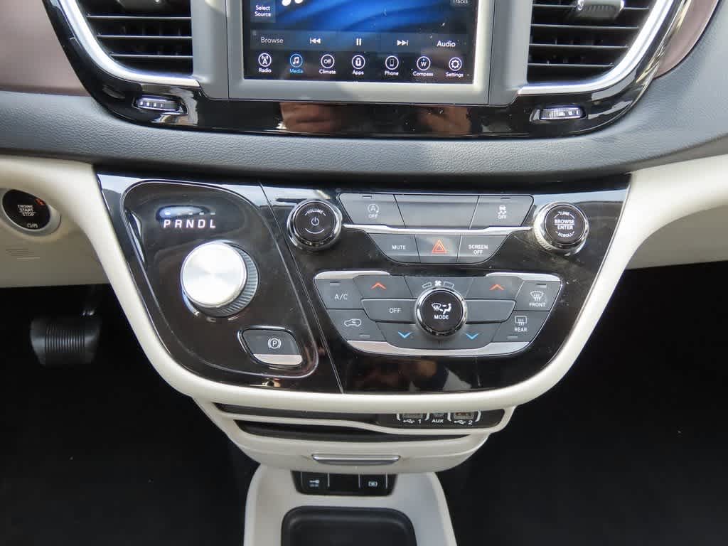 2021 Chrysler Voyager LXI