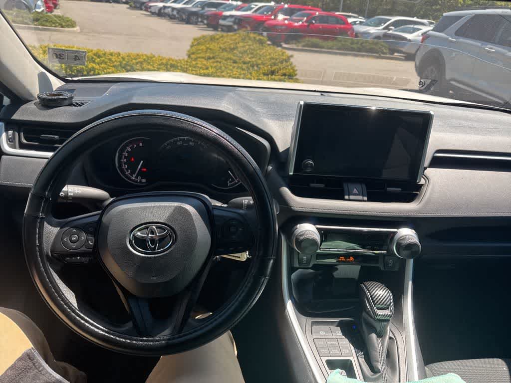 2025 Toyota RAV4 LE