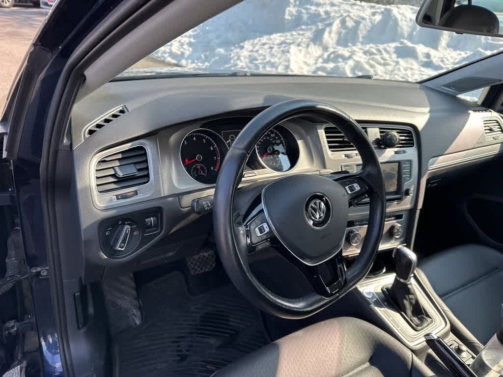 2016 Volkswagen Golf TSI SE