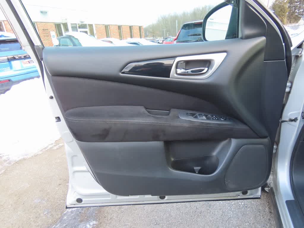 2016 Nissan Pathfinder SV