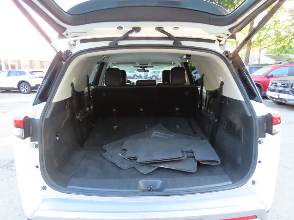 2024 Nissan Pathfinder SL