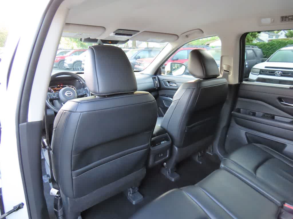 2024 Nissan Pathfinder SL