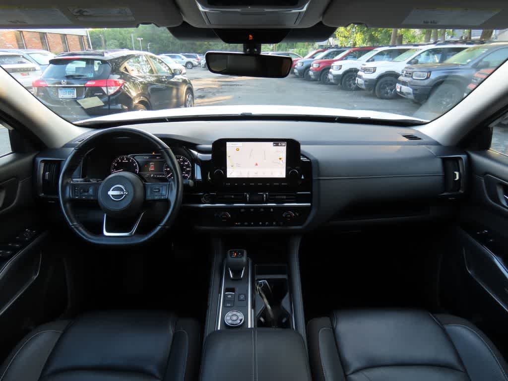 2024 Nissan Pathfinder SL
