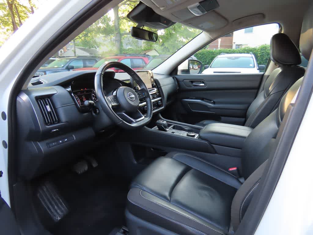 2024 Nissan Pathfinder SL