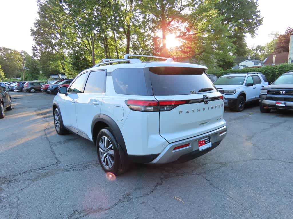 2024 Nissan Pathfinder SL
