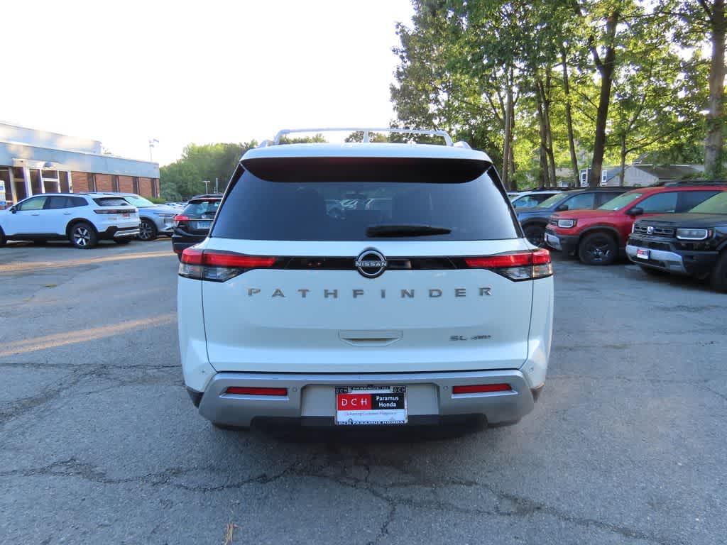 2024 Nissan Pathfinder SL