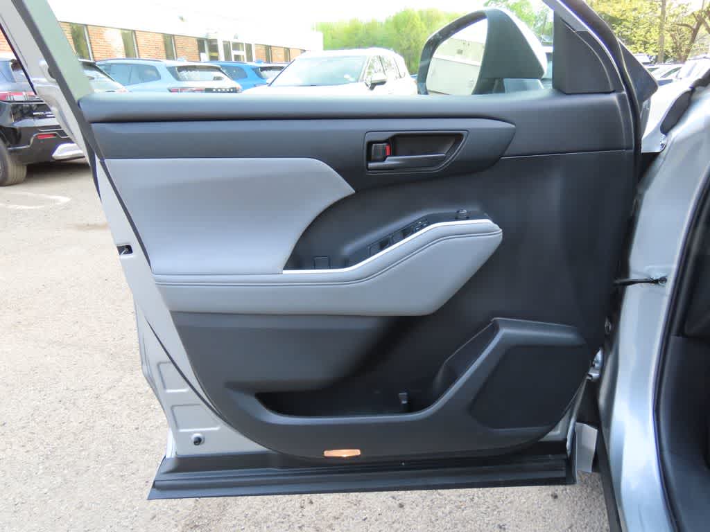 2022 Toyota Highlander Hybrid LE