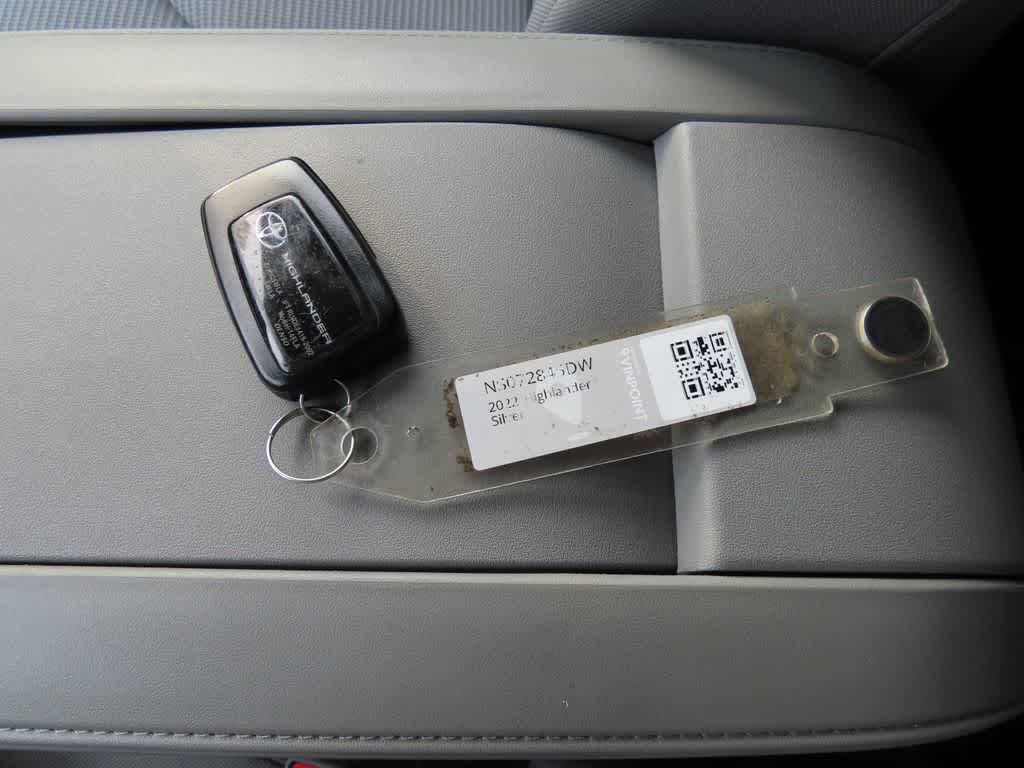 2022 Toyota Highlander Hybrid LE