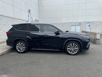 2023 Toyota Highlander Platinum