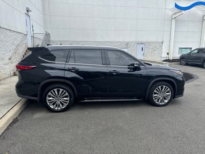 2023 Toyota Highlander Platinum