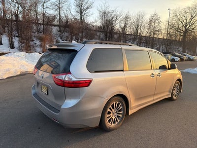 2018 Toyota Sienna XLE