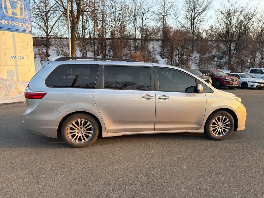 2018 Toyota Sienna XLE