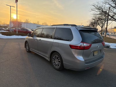 2018 Toyota Sienna XLE