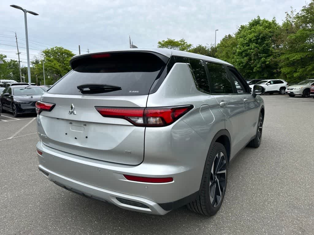 2024 Mitsubishi Outlander SE