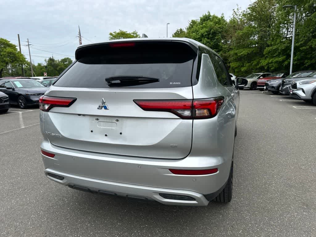 2024 Mitsubishi Outlander SE