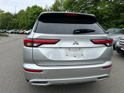 2024 Mitsubishi Outlander SE
