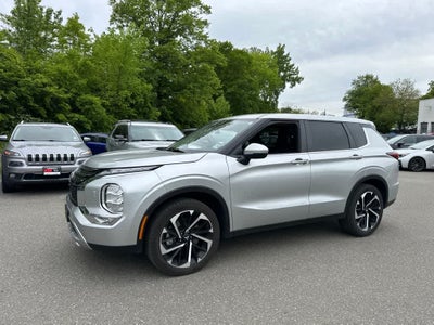 2024 Mitsubishi Outlander SE