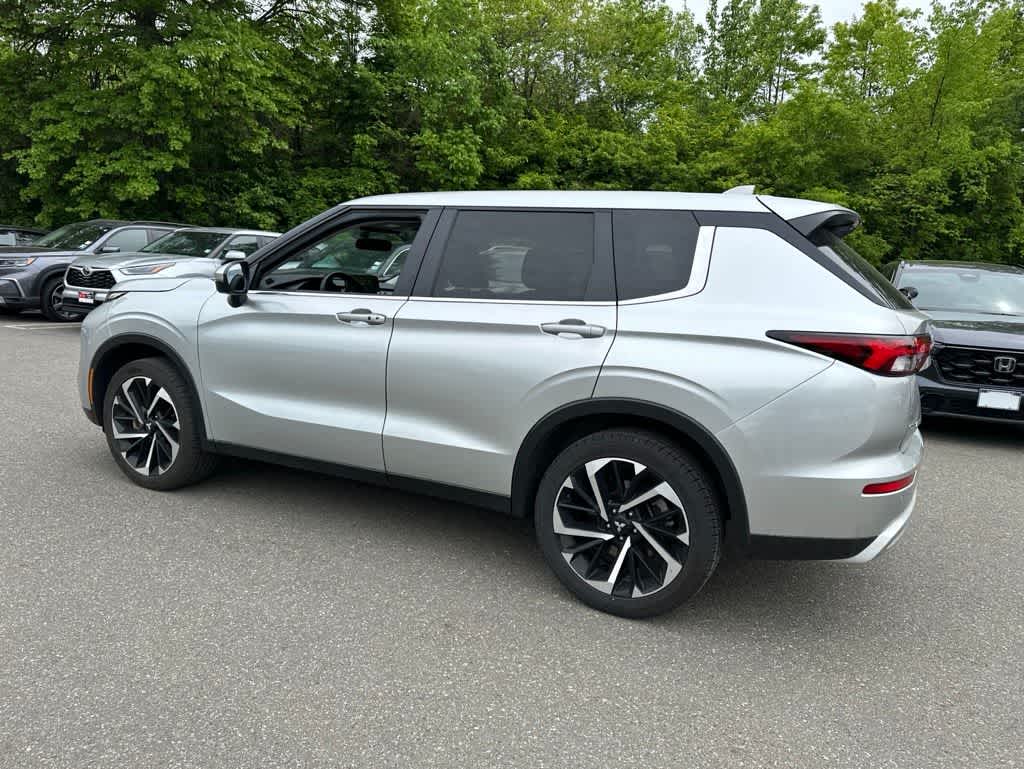 2024 Mitsubishi Outlander SE