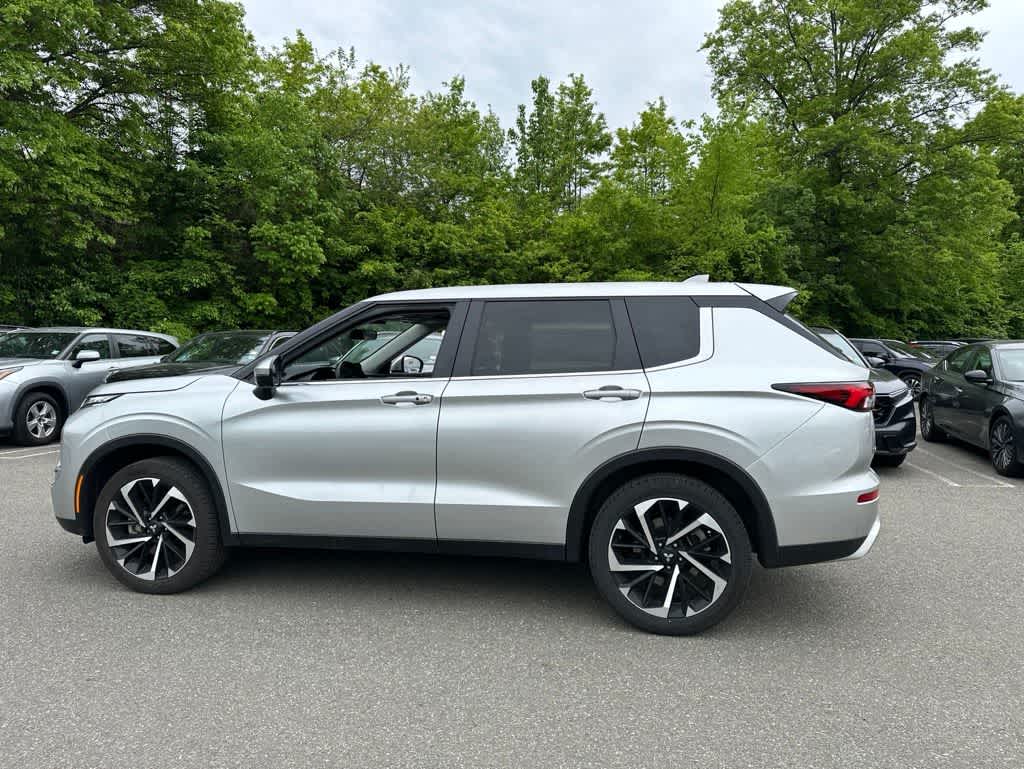 2024 Mitsubishi Outlander SE