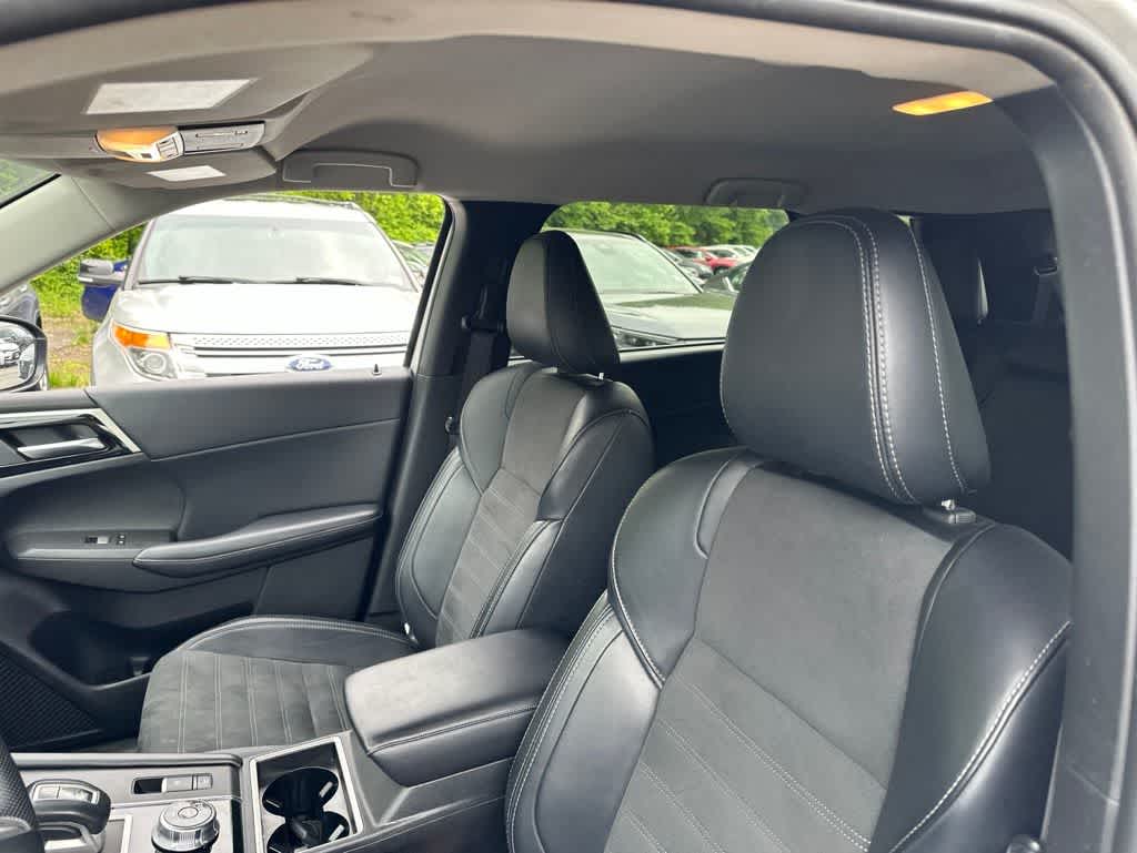 2024 Mitsubishi Outlander SE