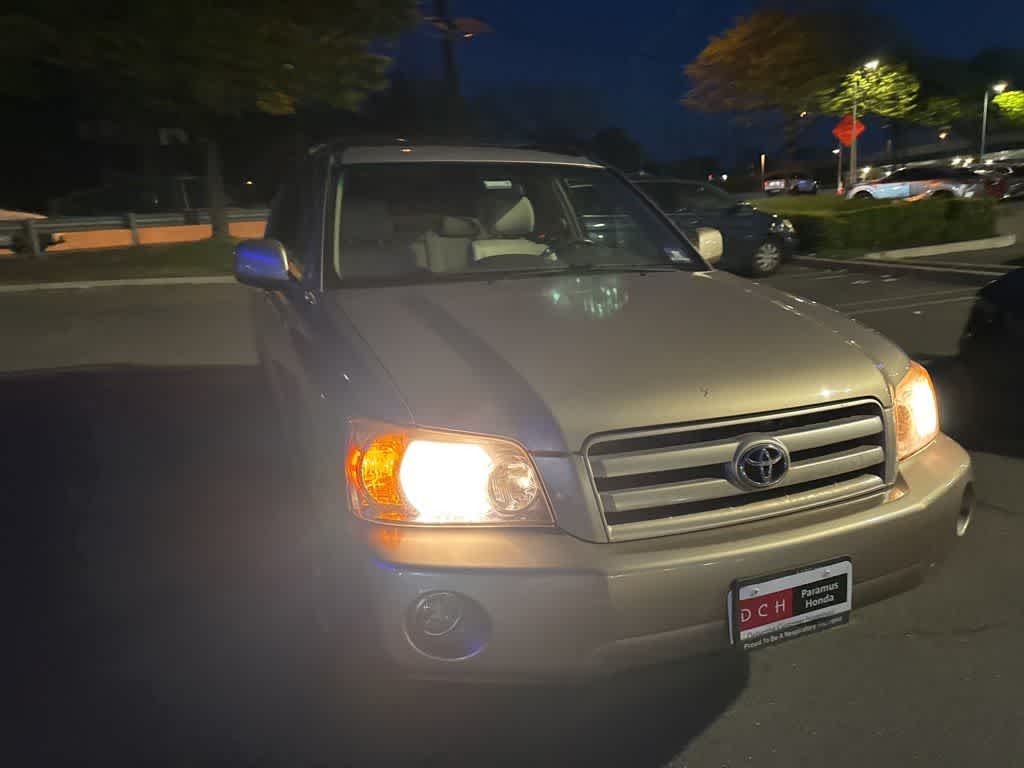 2004 Toyota Highlander 4dr V6 4WD w/3rd Row (Natl)