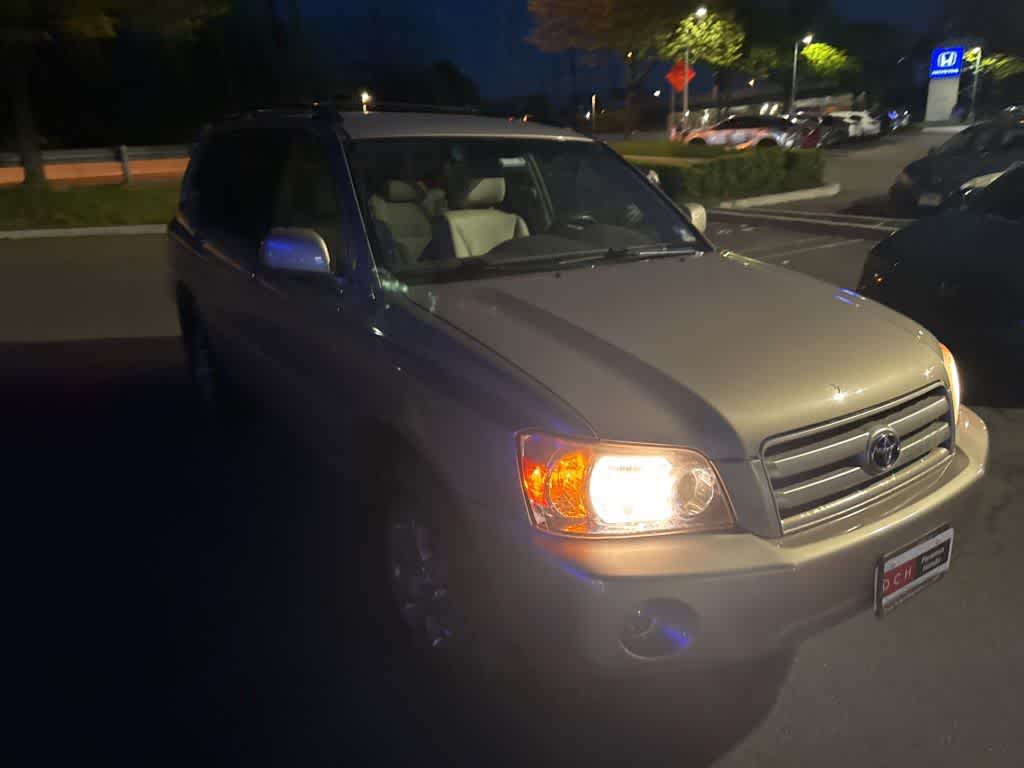 2004 Toyota Highlander 4dr V6 4WD w/3rd Row (Natl)