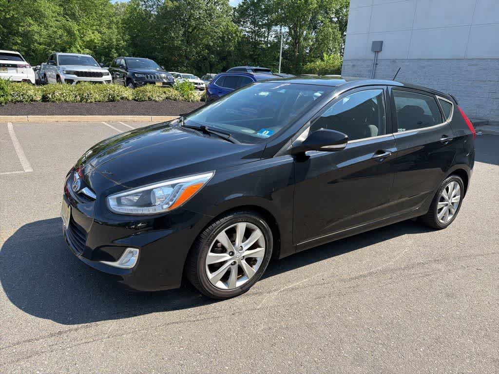 2014 Hyundai Accent 5-Door SE