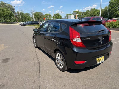 2014 Hyundai Accent 5-Door SE