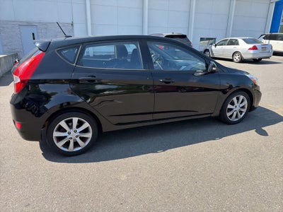 2014 Hyundai Accent 5-Door SE