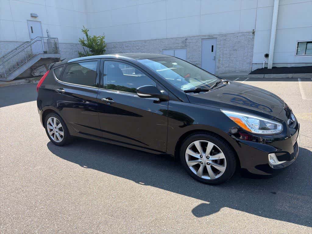 2014 Hyundai Accent 5-Door SE