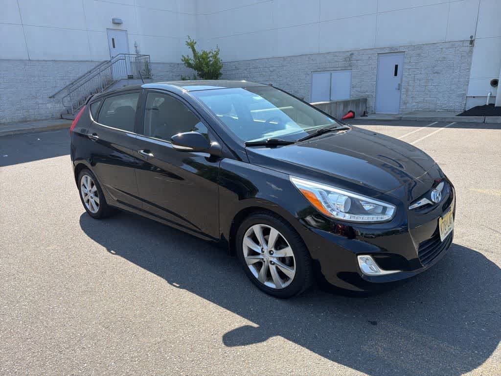 2014 Hyundai Accent 5-Door SE