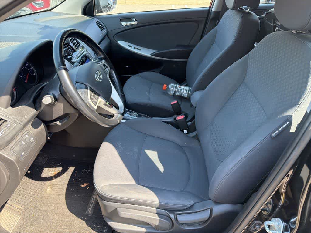 2014 Hyundai Accent 5-Door SE