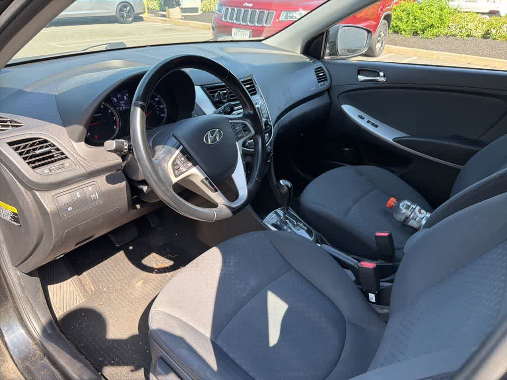 2014 Hyundai Accent 5-Door SE