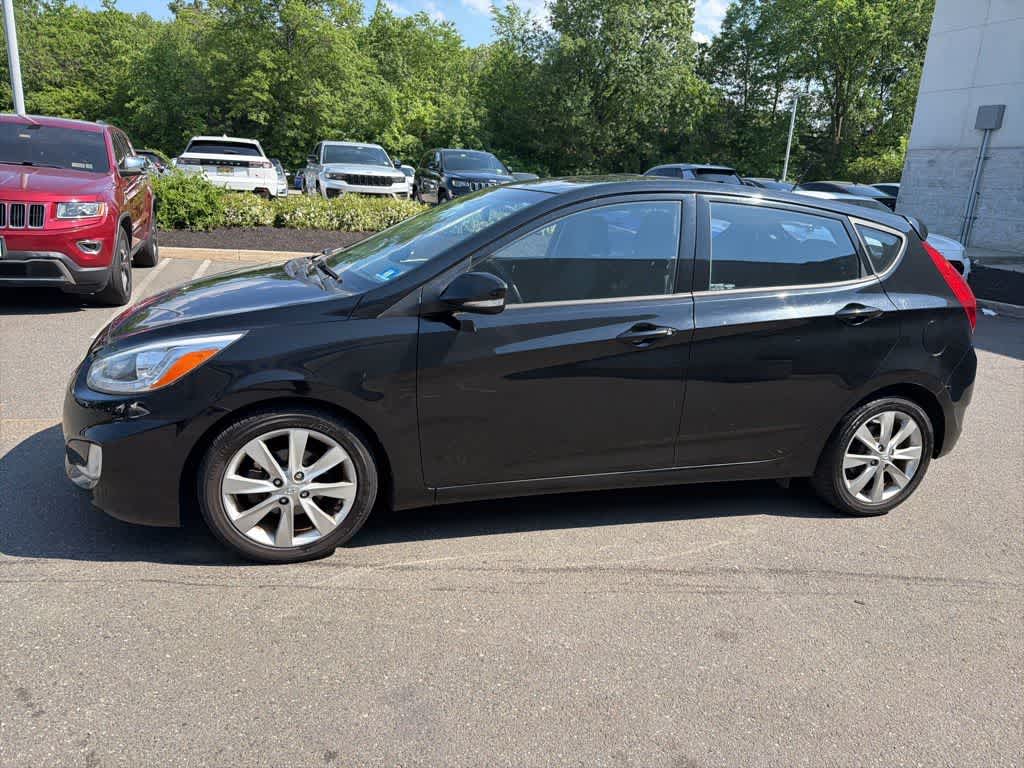 2014 Hyundai Accent 5-Door SE