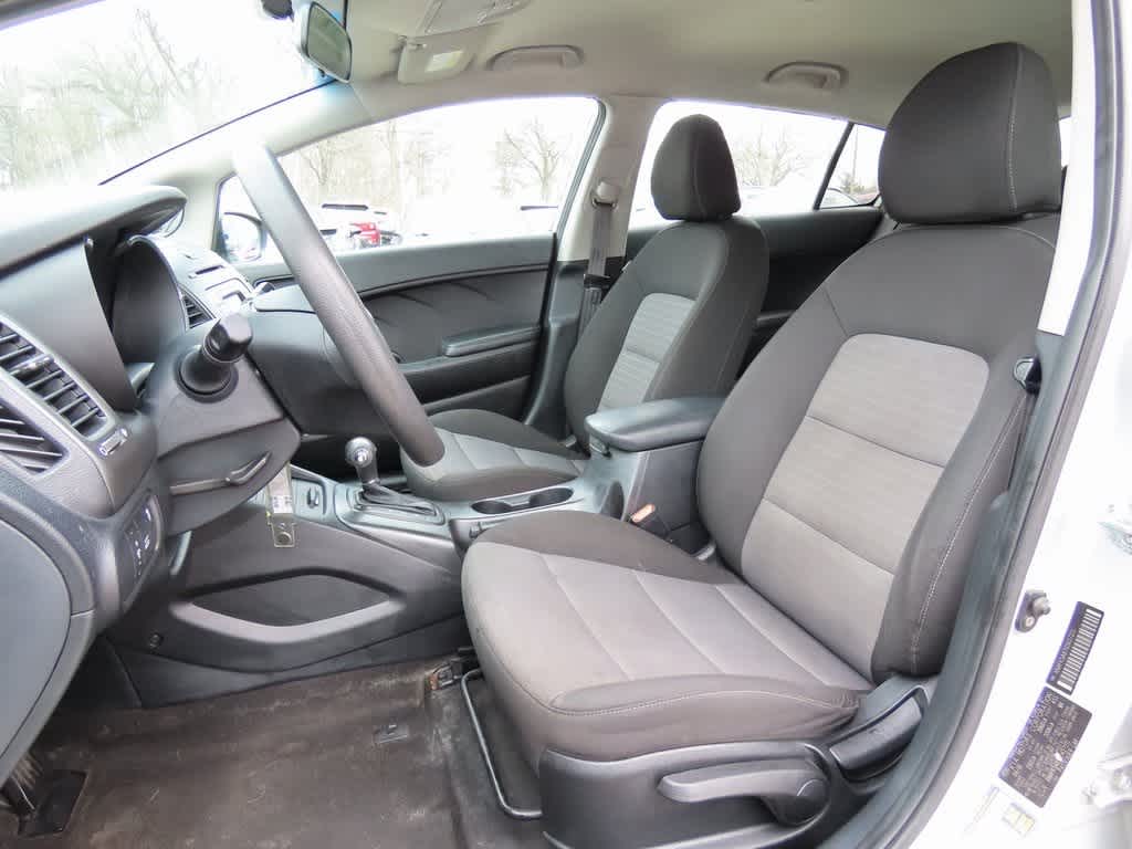 2016 Kia Forte 5-Door LX