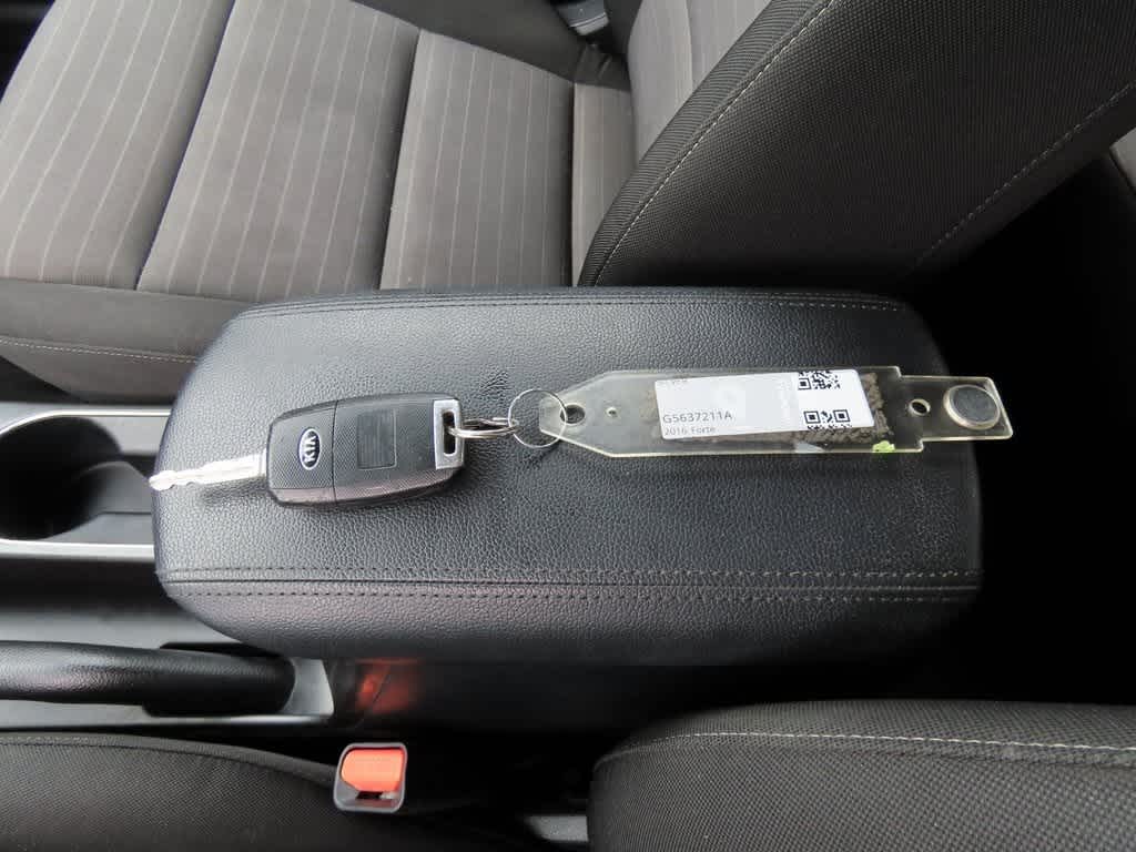 2016 Kia Forte 5-Door LX